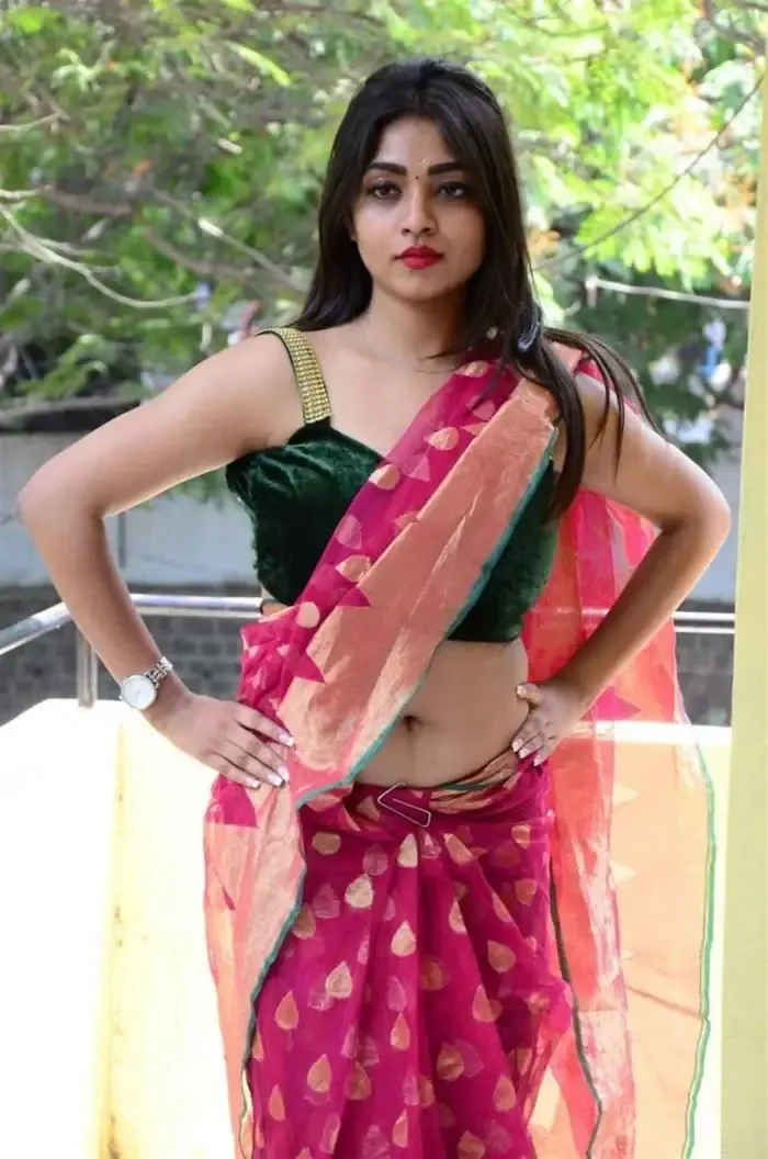 BEAUTIFUL INDIAN GIRL NANDINI NAVEL SHOW IN RED SAREE 11